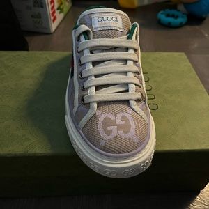 Women’s Gucci sneakers